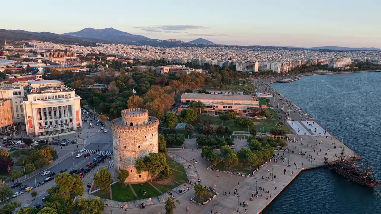 Η Θεσσαλονίκη και η παραλία της από ψηλά